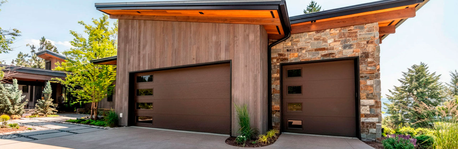 Clopay Canyon Ridge Modern 4-layer garage door installation for residential use in Florida