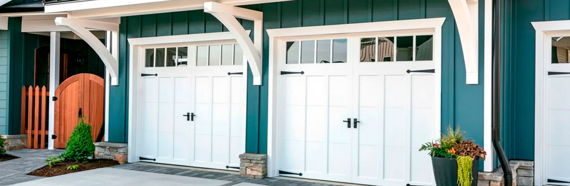 Clopay Canyon Ridge Carriage 5-Layer garage door installation for residential use in Florida